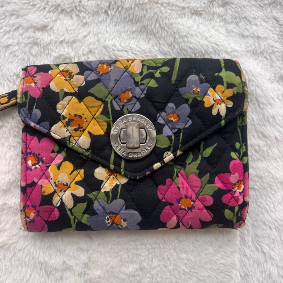 Vera Bradley Black Floral Quilted Turnlock Wallet Wristlet - Picture 2 of 11